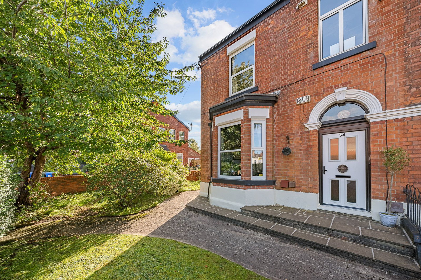 Semi Detached House for sale in Hyde, Stockport Road, Hyde, SK14 5QG