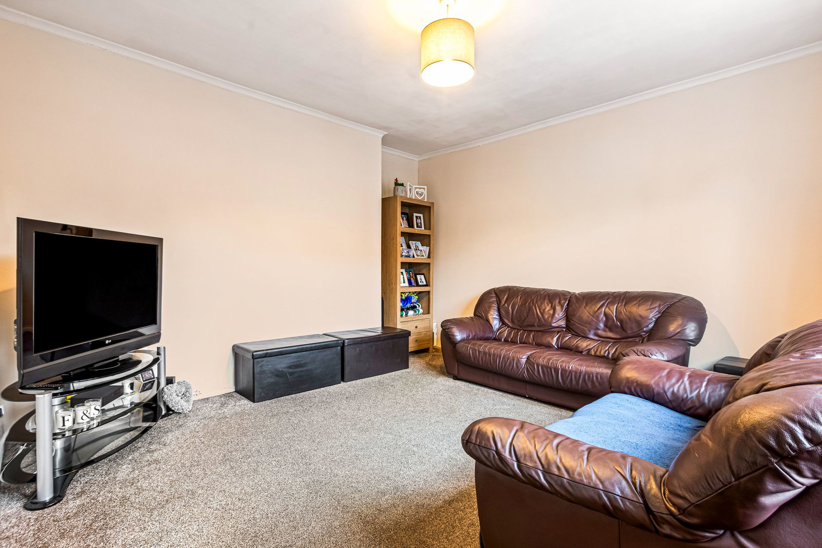 Terraced House for sale in Leicester, Charnwood Avenue, Thurmaston, Leicester, LE4 8FL, 1150 m²