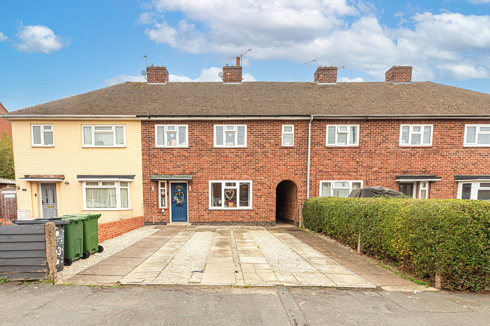 Terraced House for sale in Leicester, Charnwood Avenue, Thurmaston, Leicester, LE4 8FL, 1150 m²