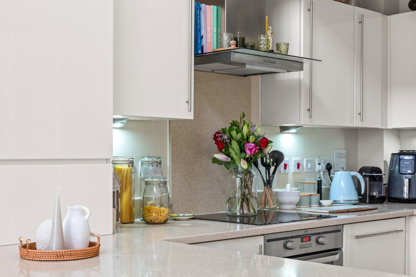 Flat for sale in Redhill, Canalside, Redhill, RH1, 489 m²