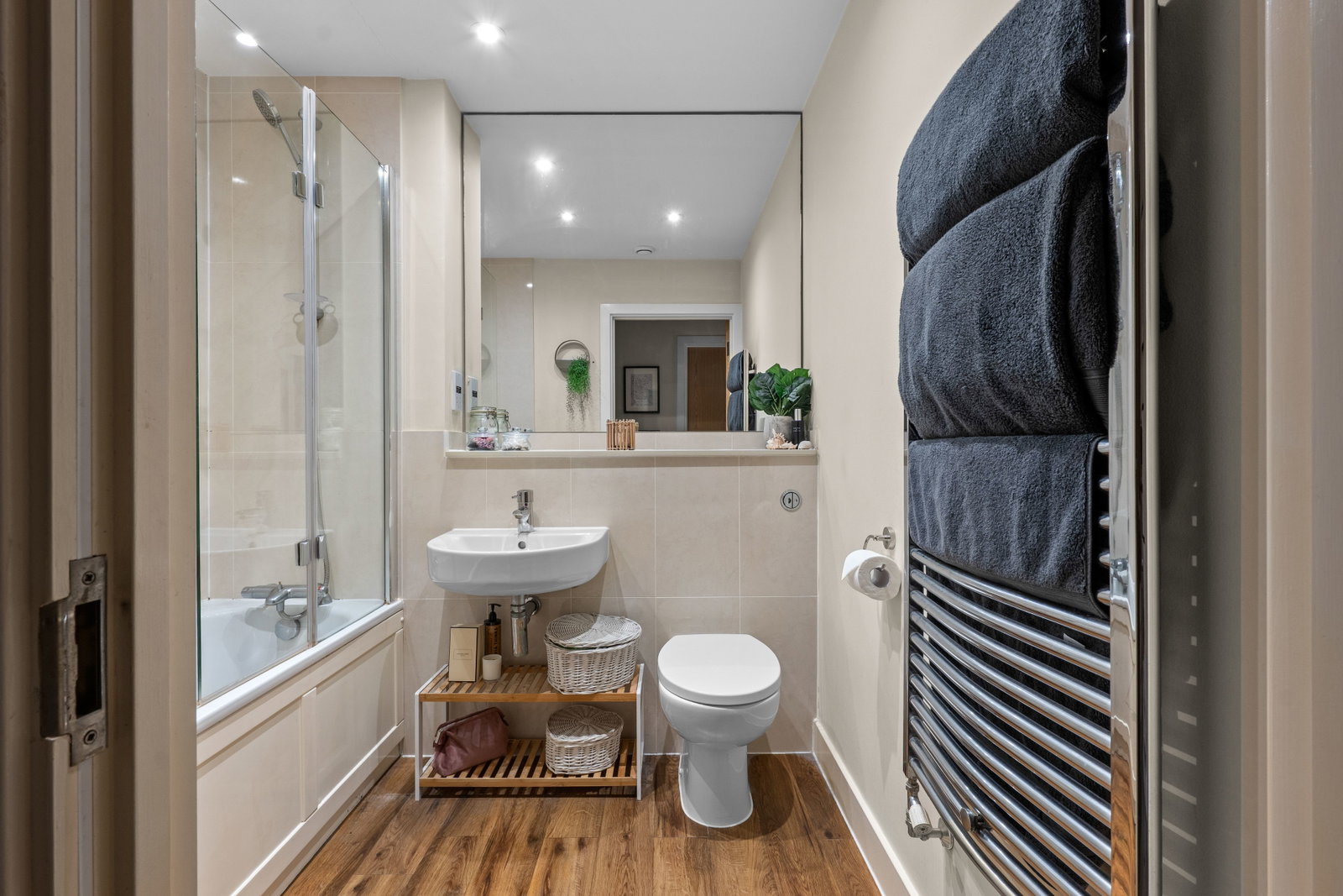 Flat for sale in Redhill, Canalside, Redhill, RH1, 489 m²