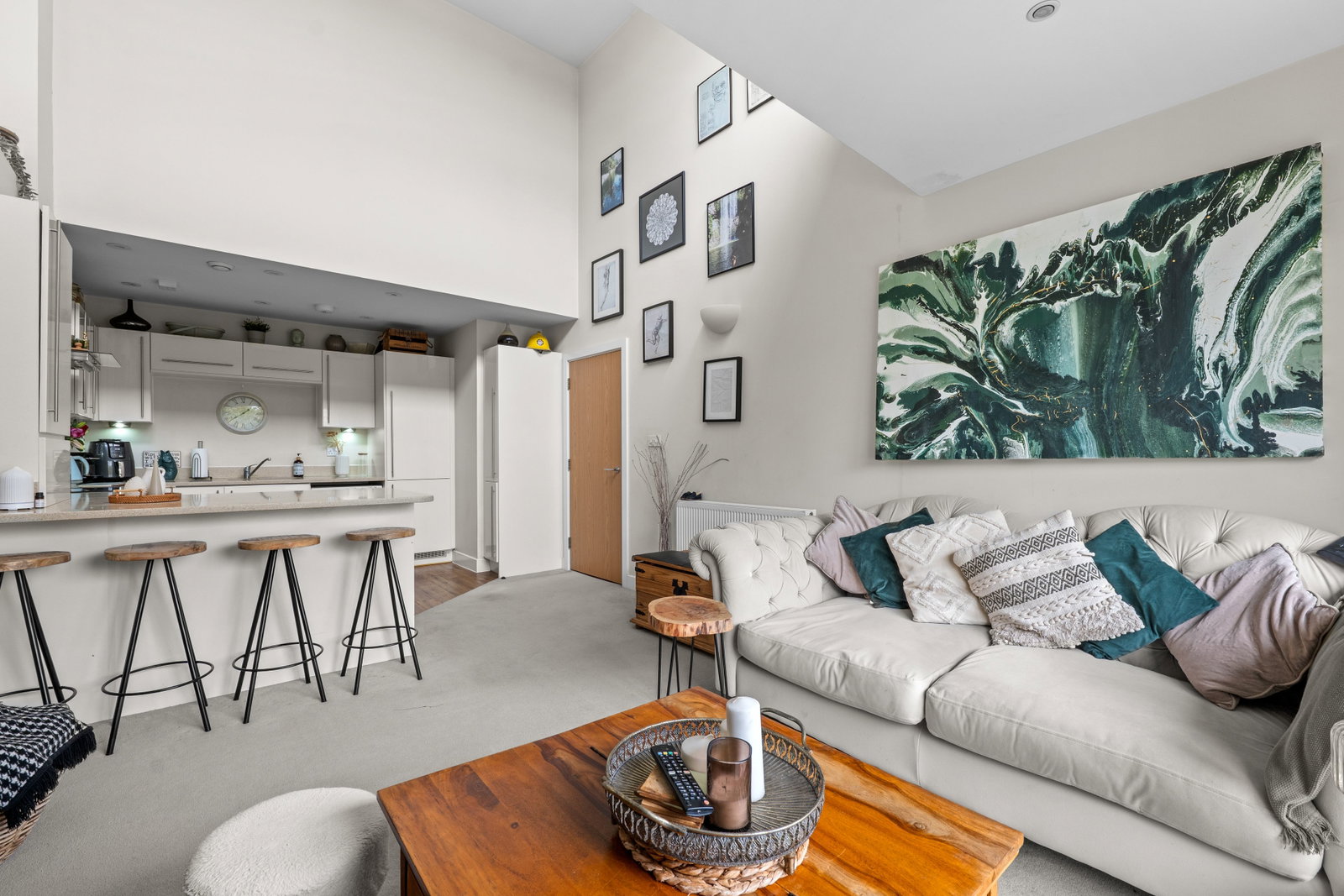 Flat for sale in Redhill, Canalside, Redhill, RH1, 489 m²