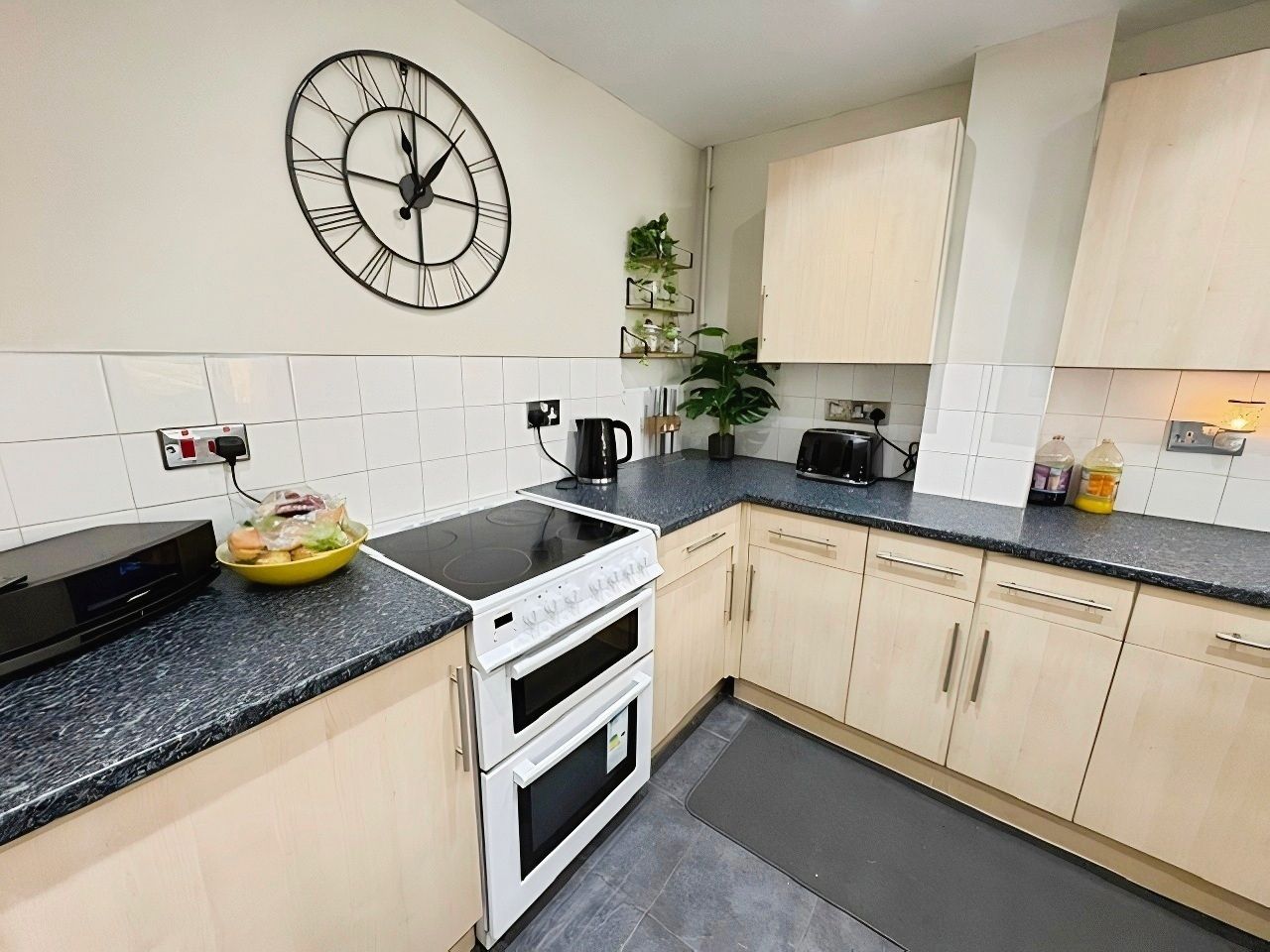 End Of Terrace House for sale in Nuneaton, Golf Drive, Nuneaton, CV11 6LY