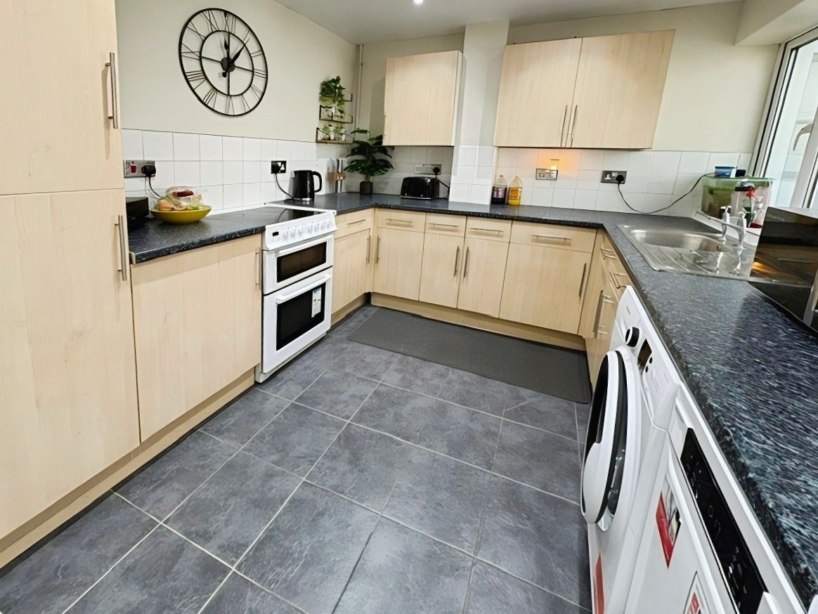 End Of Terrace House for sale in Nuneaton, Golf Drive, Nuneaton, CV11 6LY