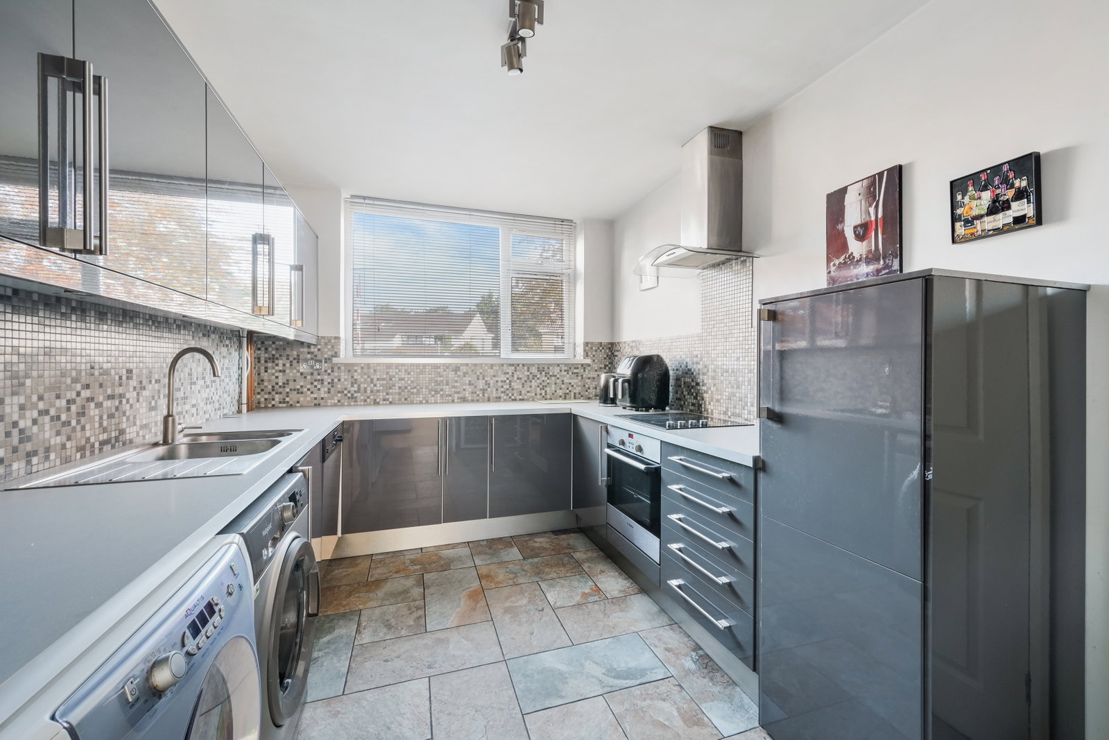 Flat for sale in Epsom, Avenue Road, Epsom, KT18 7QX
