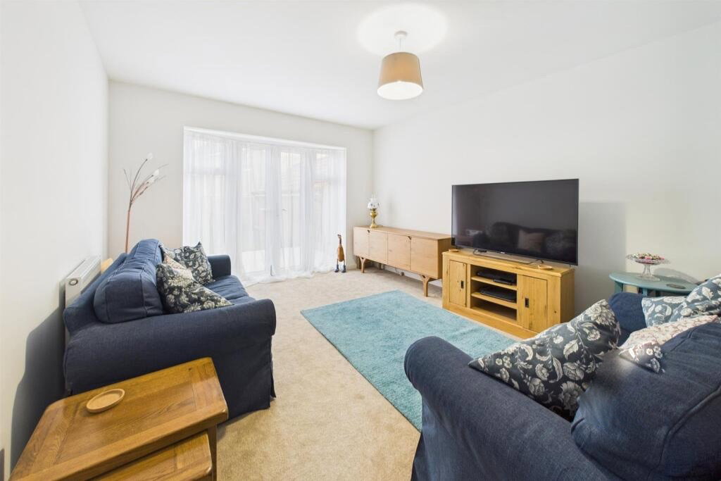 Detached House for sale in Stowmarket, Deer Walk, Stowmarket, IP14 1GP, 1594 m²