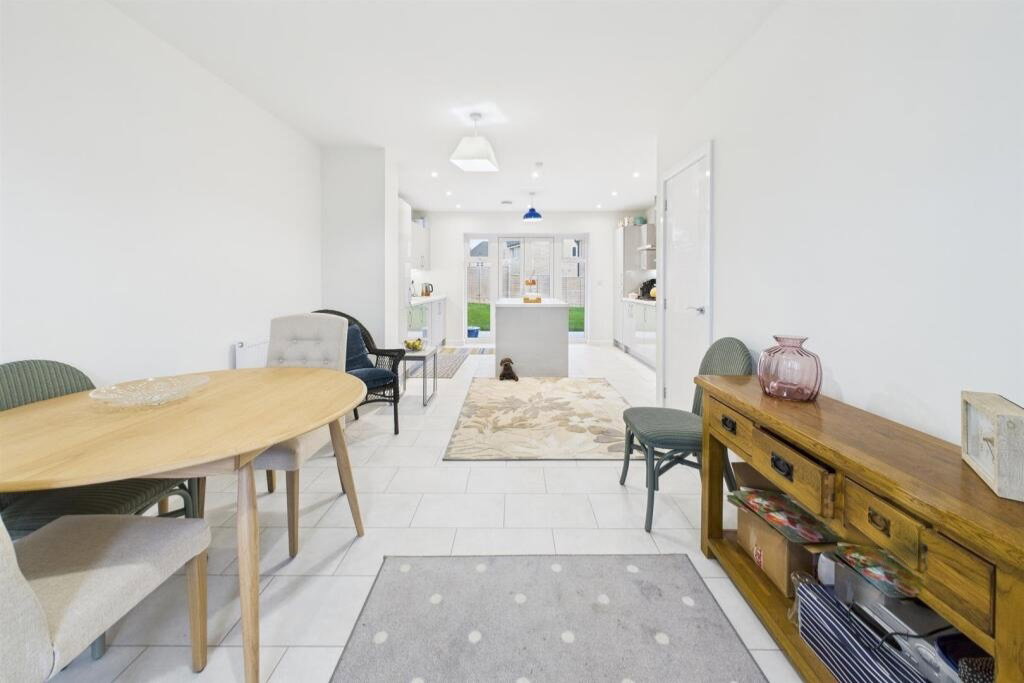 Detached House for sale in Stowmarket, Deer Walk, Stowmarket, IP14 1GP, 1594 m²