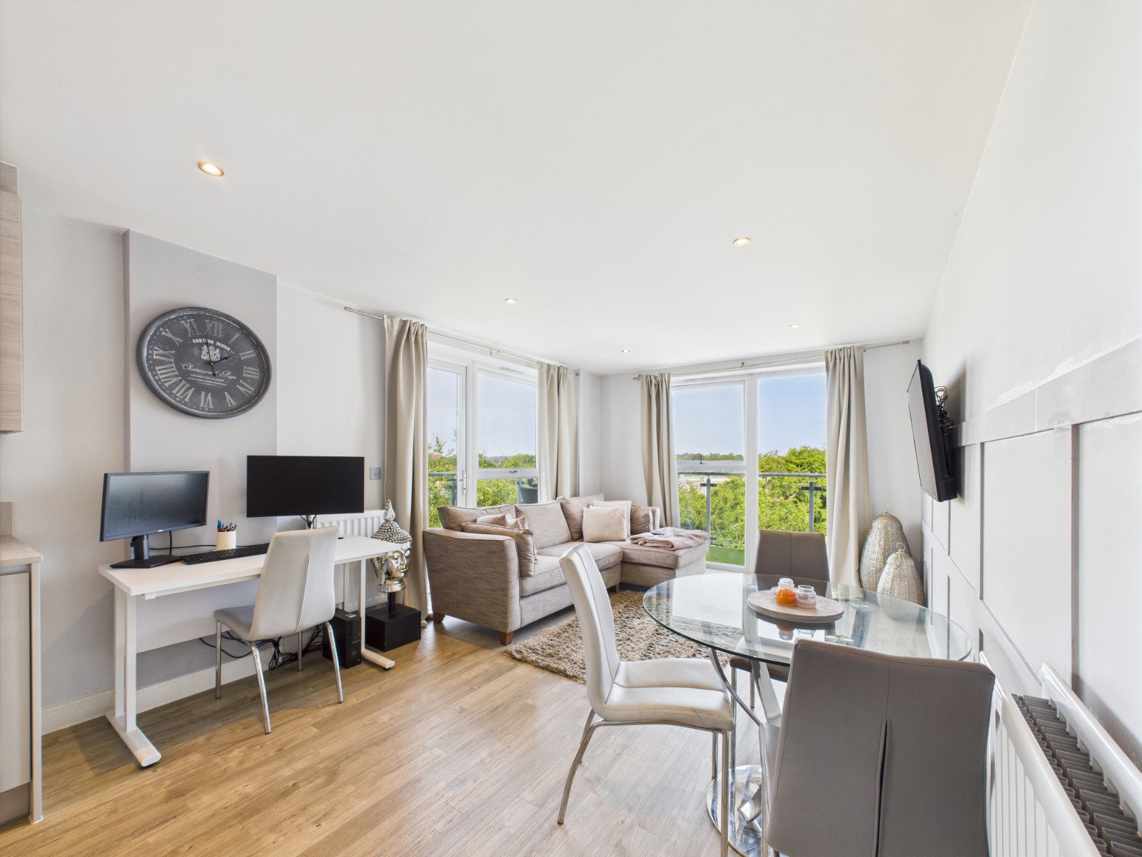 Flat for sale in Maidenhead, Marigold House, Wallingford Way, Maidenhead SL6 1GG, 733 m²