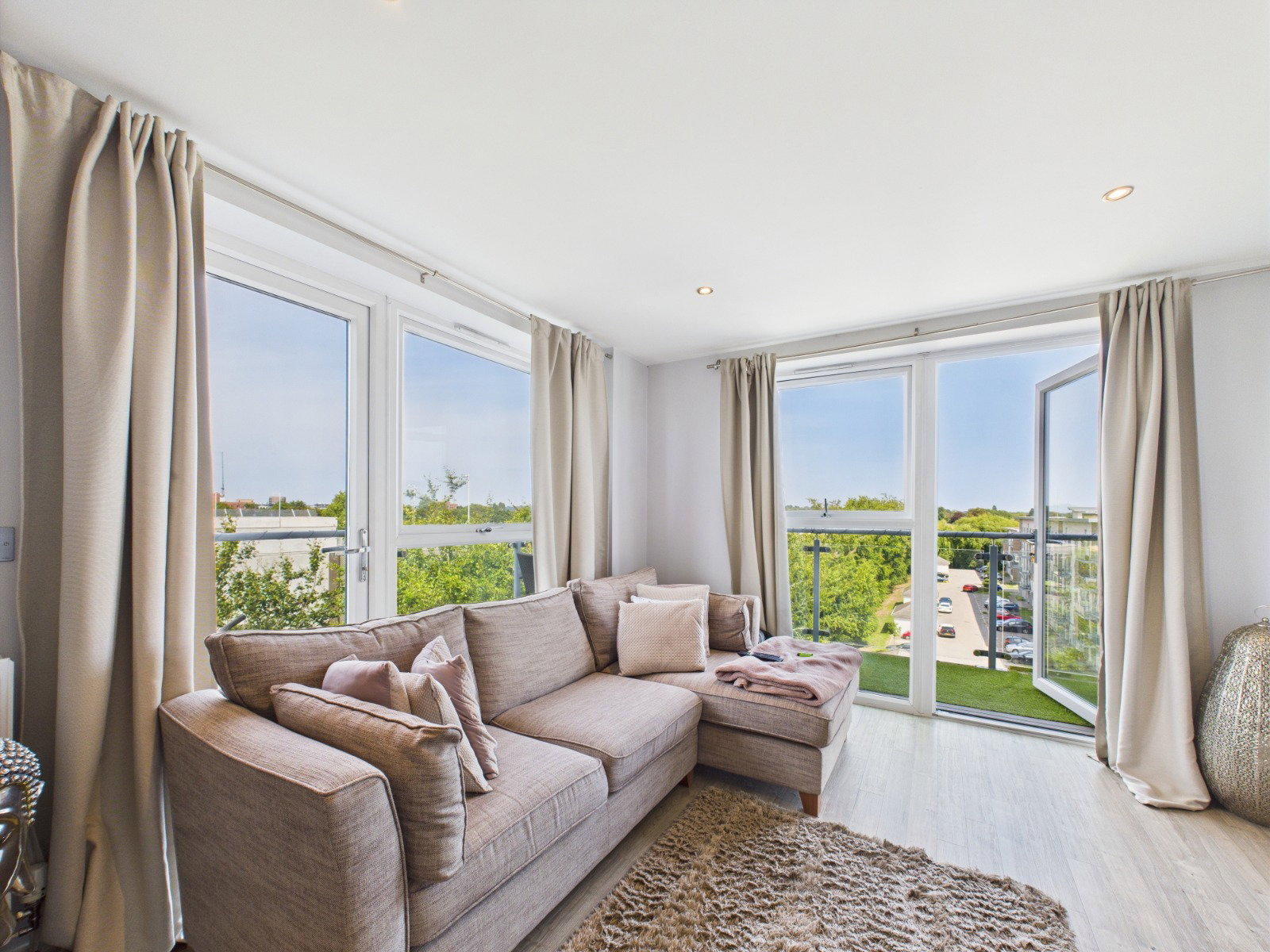 Flat for sale in Maidenhead, Marigold House, Wallingford Way, Maidenhead SL6 1GG, 733 m²