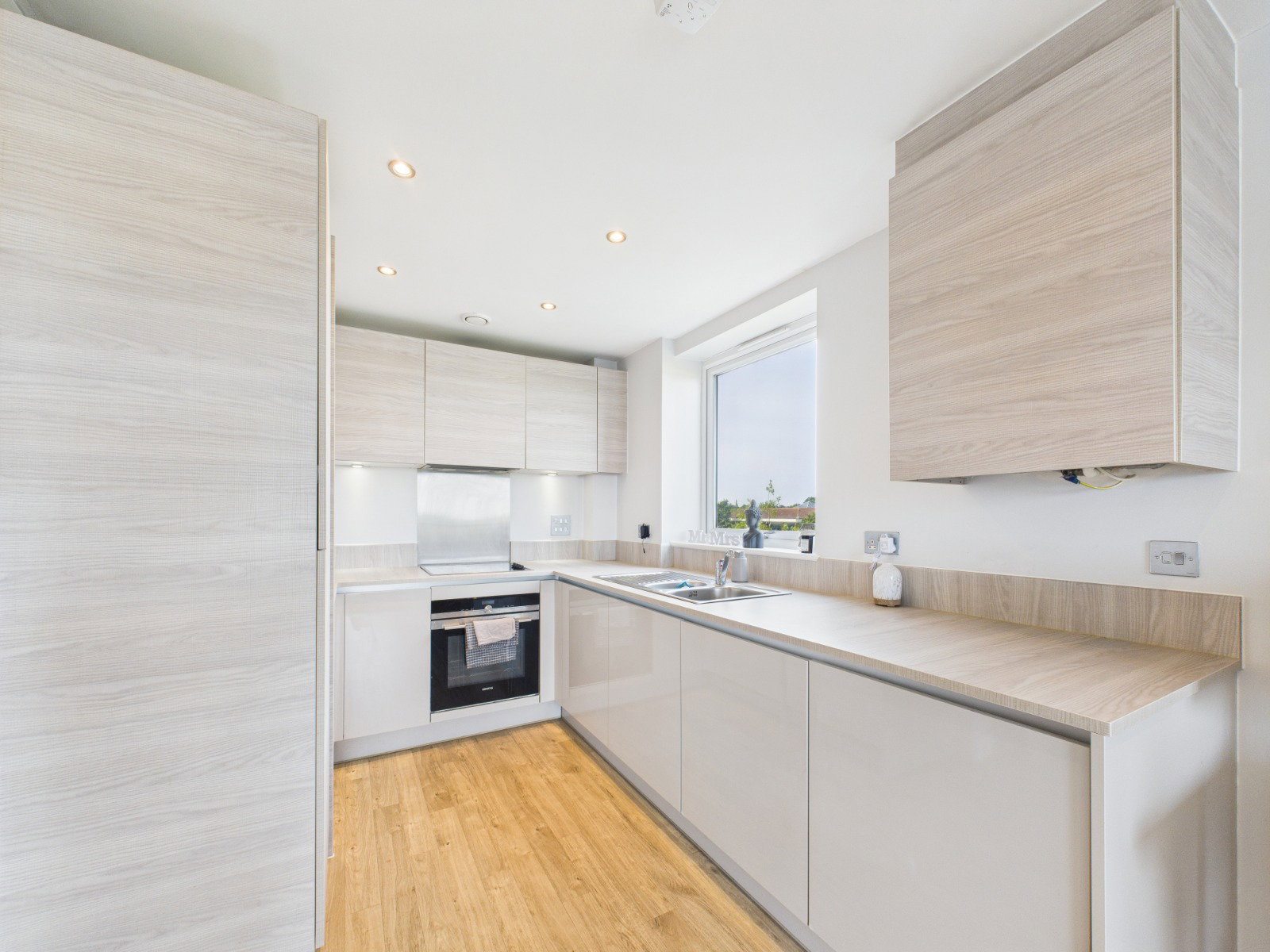 Flat for sale in Maidenhead, Marigold House, Wallingford Way, Maidenhead SL6 1GG, 733 m²