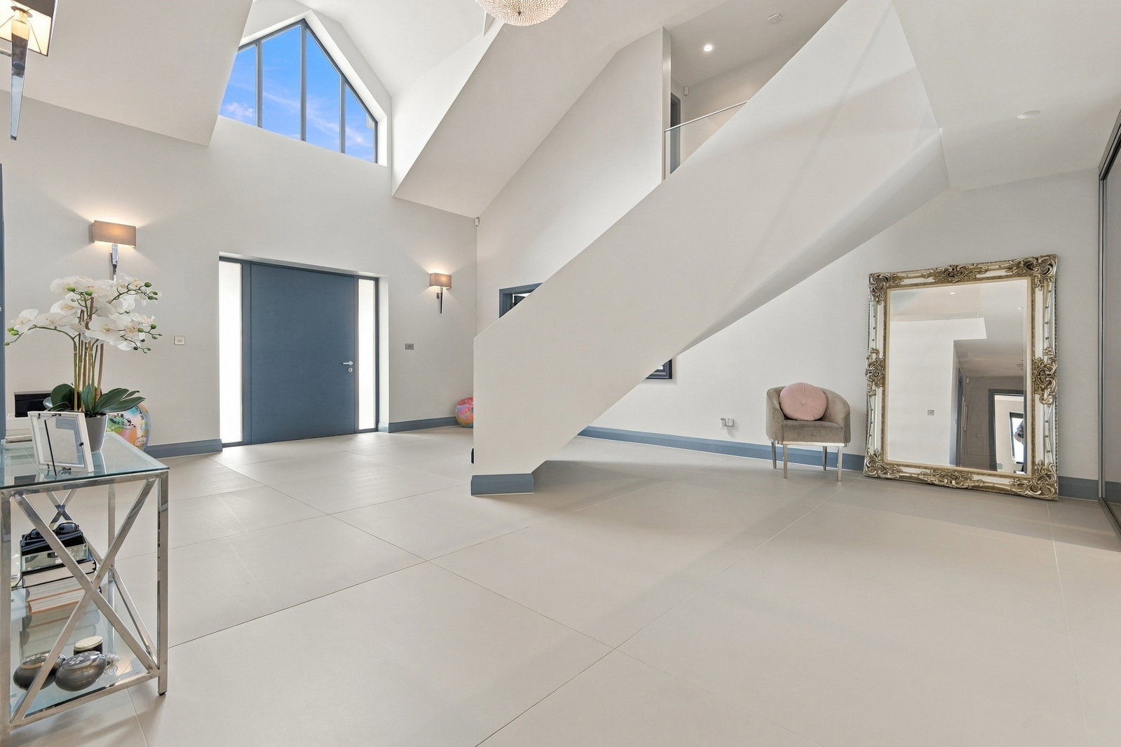 Detached House for sale in Billericay, Church Road, Ramsden Bellhouse, Billericay, CM11, 6101 m²