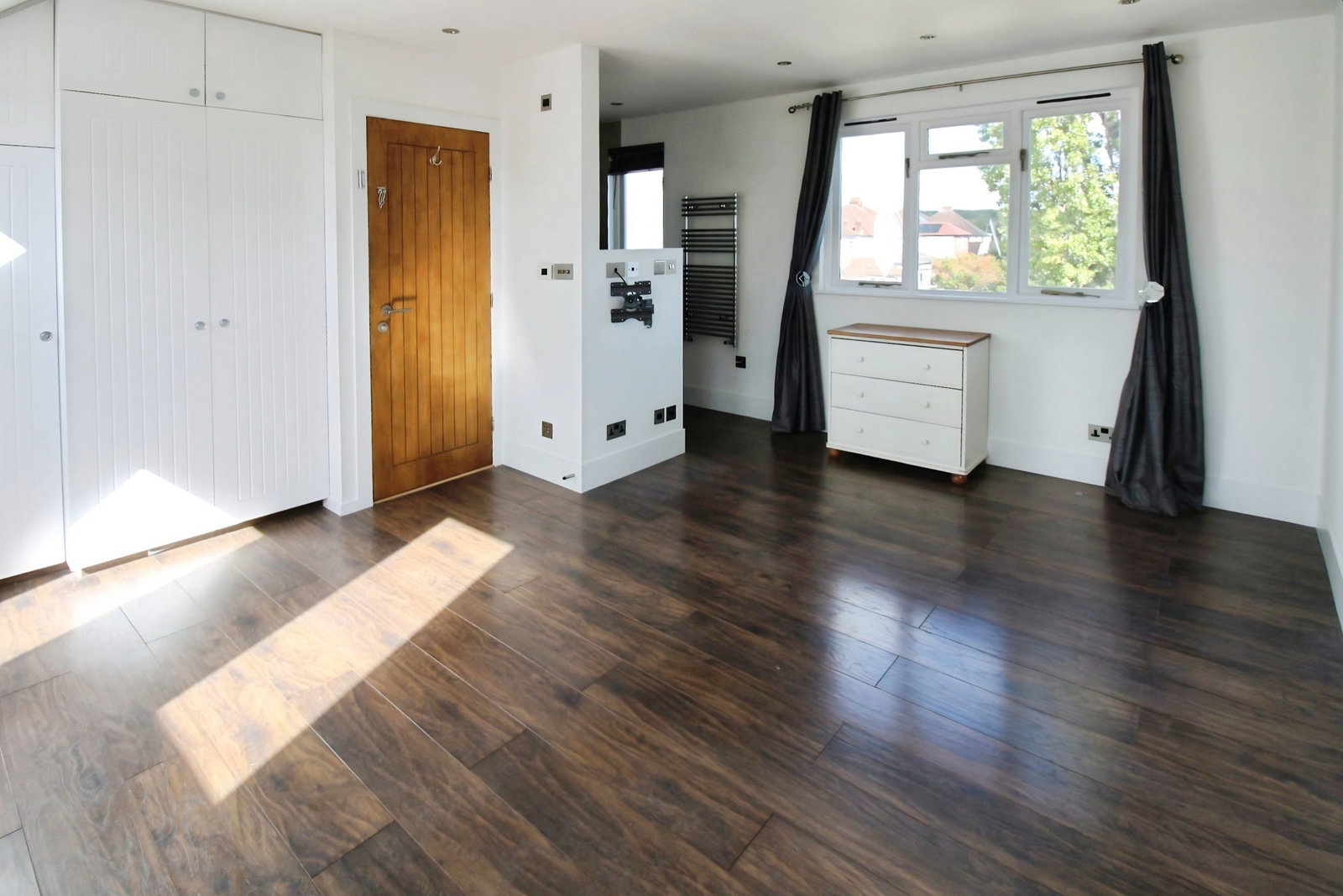 Semi Detached House for sale in Ruislip, Grasmere Avenue, Ruislip, GREATER LONDON, HA4 7PJ