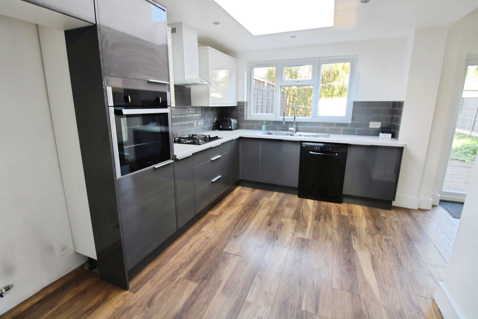 Semi Detached House for sale in Ruislip, Grasmere Avenue, Ruislip, GREATER LONDON, HA4 7PJ