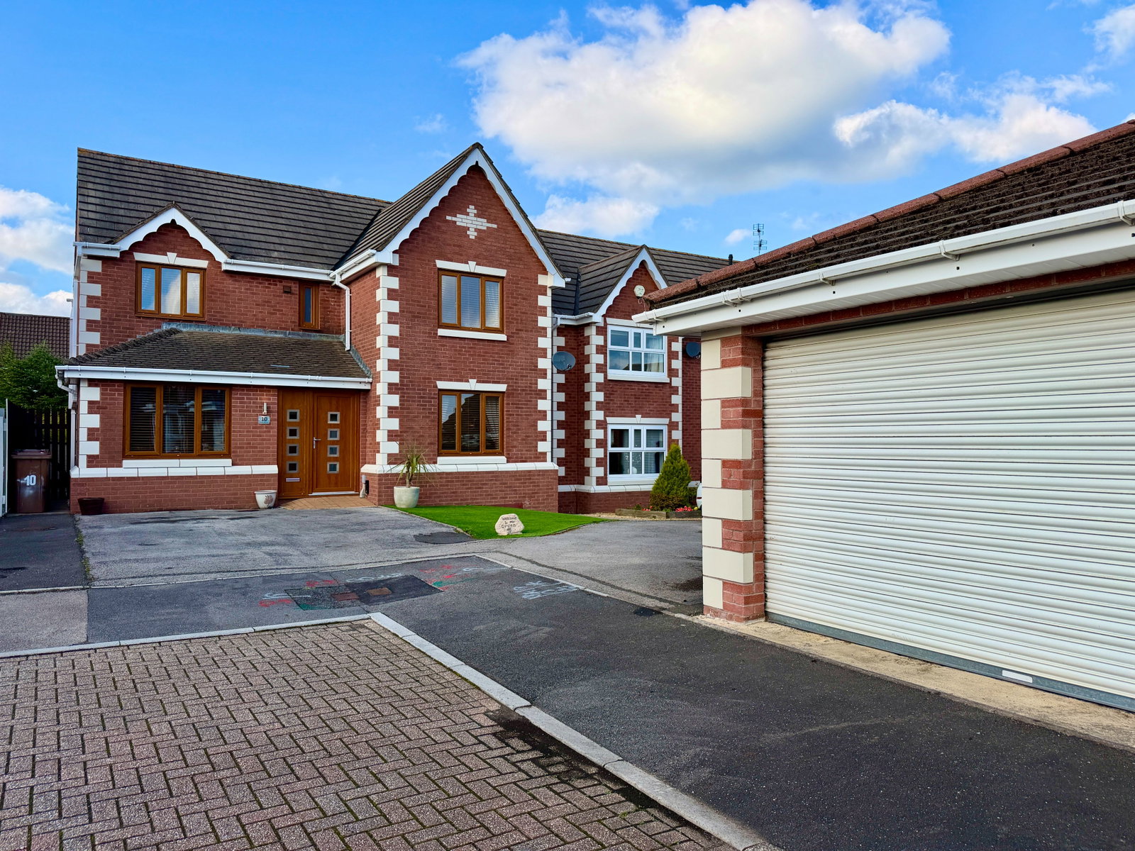 Detached House for sale in Blackwood, Rhodfa Glascoed, Blackwood, NP12 1GW