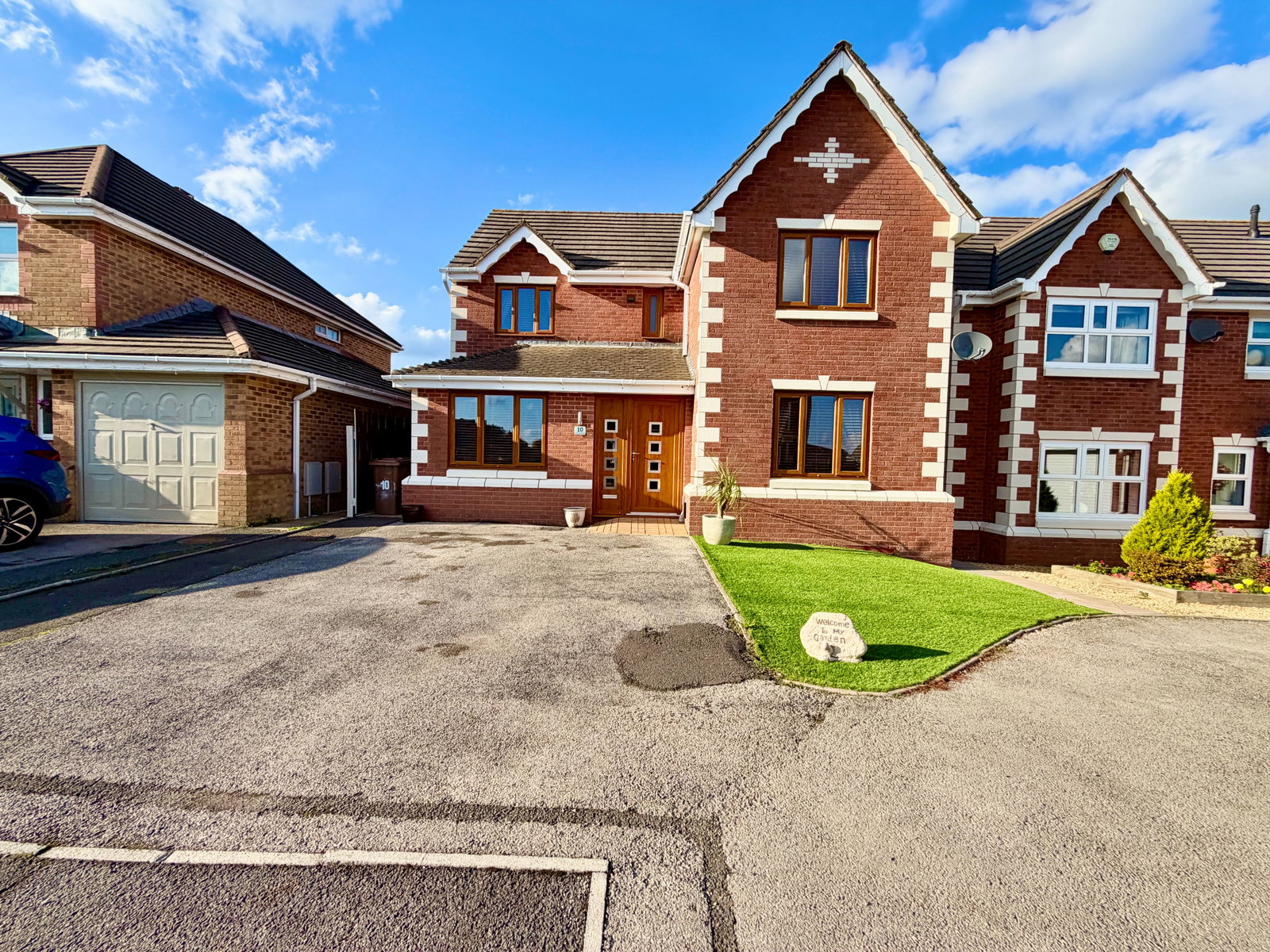 Detached House for sale in Blackwood, Rhodfa Glascoed, Blackwood, NP12 1GW