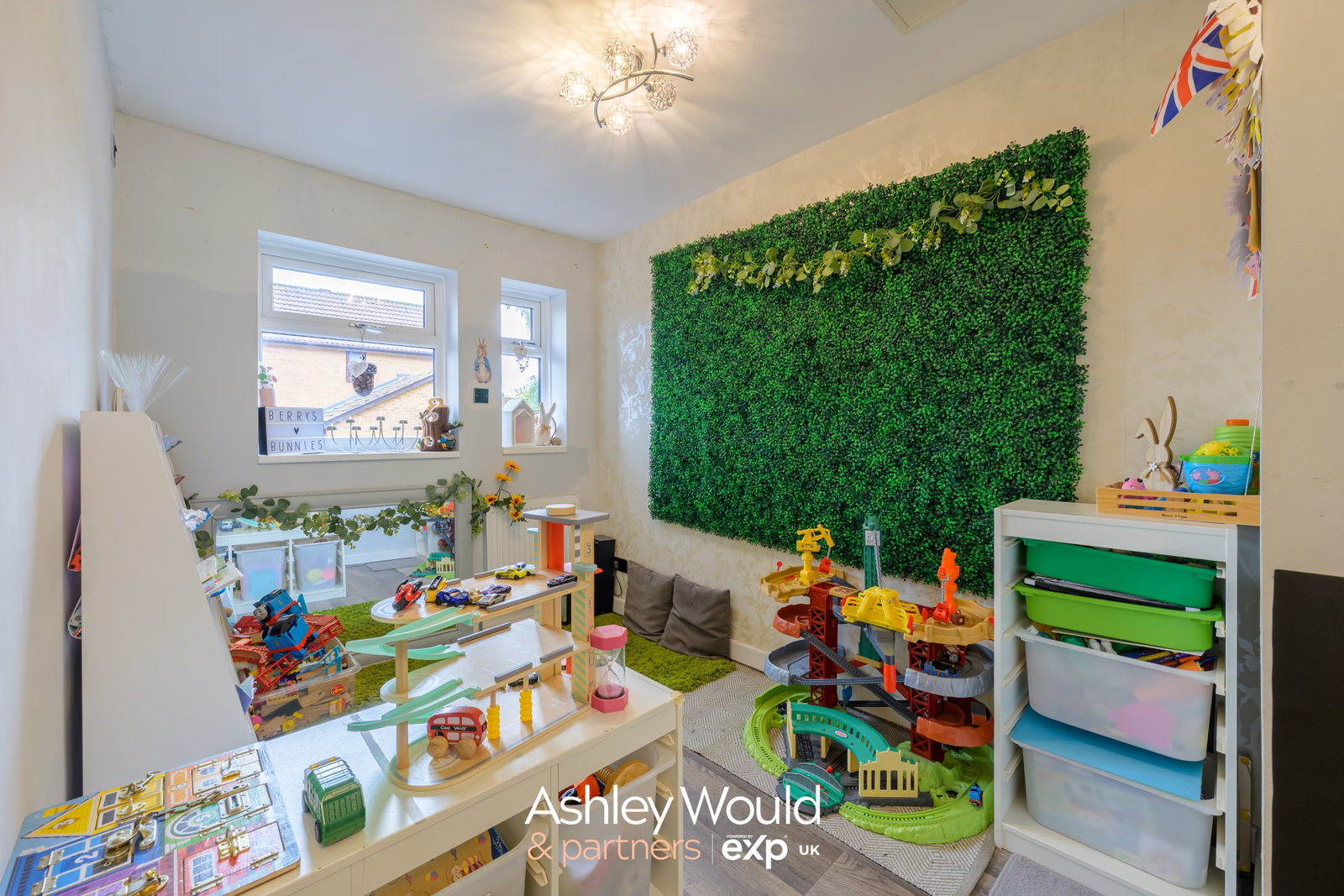 Semi Detached House for sale in Bromsgrove, Knowesley Close, Bromsgrove, B60 2RG