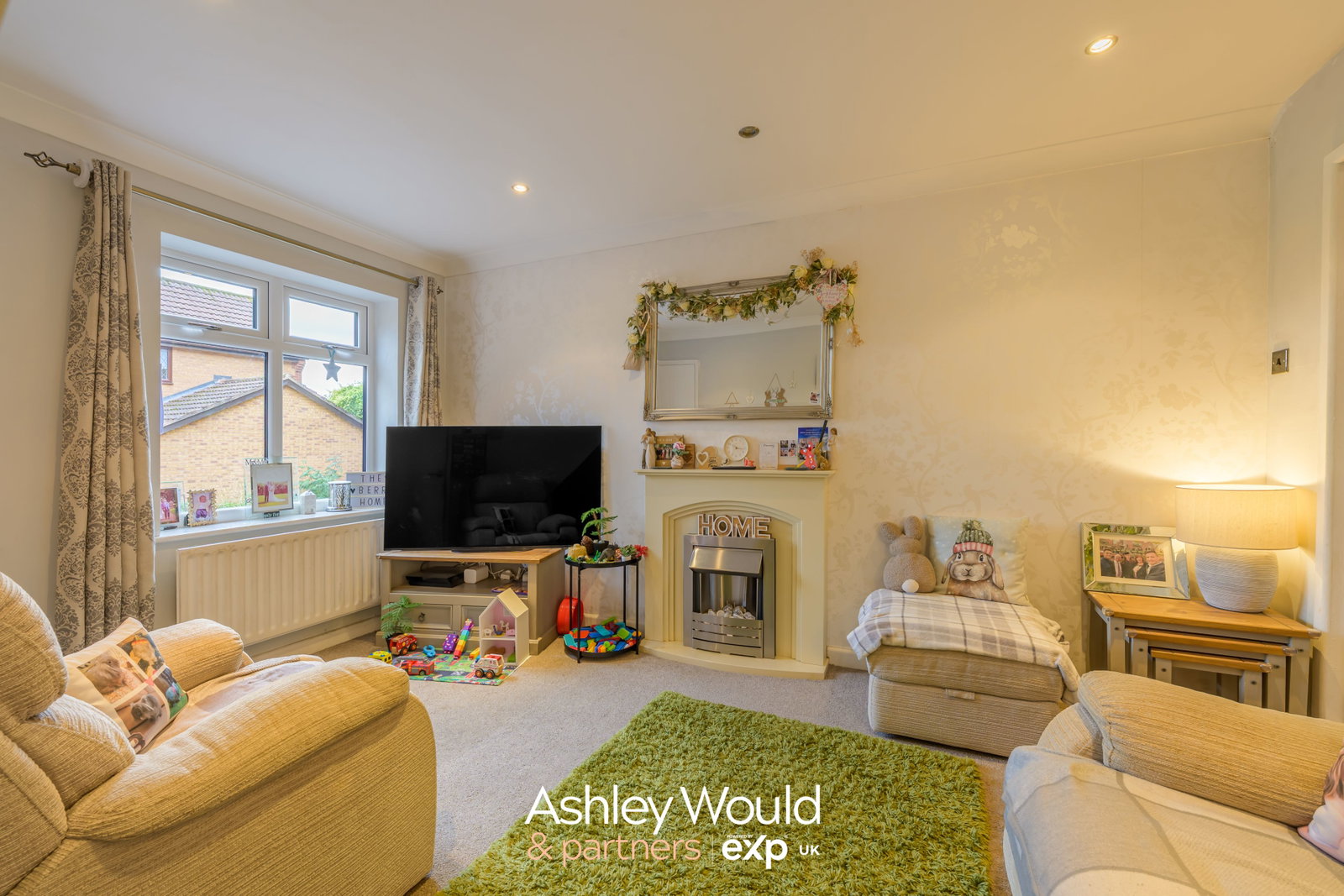 Semi Detached House for sale in Bromsgrove, Knowesley Close, Bromsgrove, B60 2RG