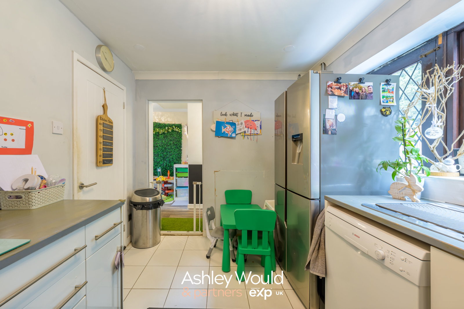 Semi Detached House for sale in Bromsgrove, Knowesley Close, Bromsgrove, B60 2RG