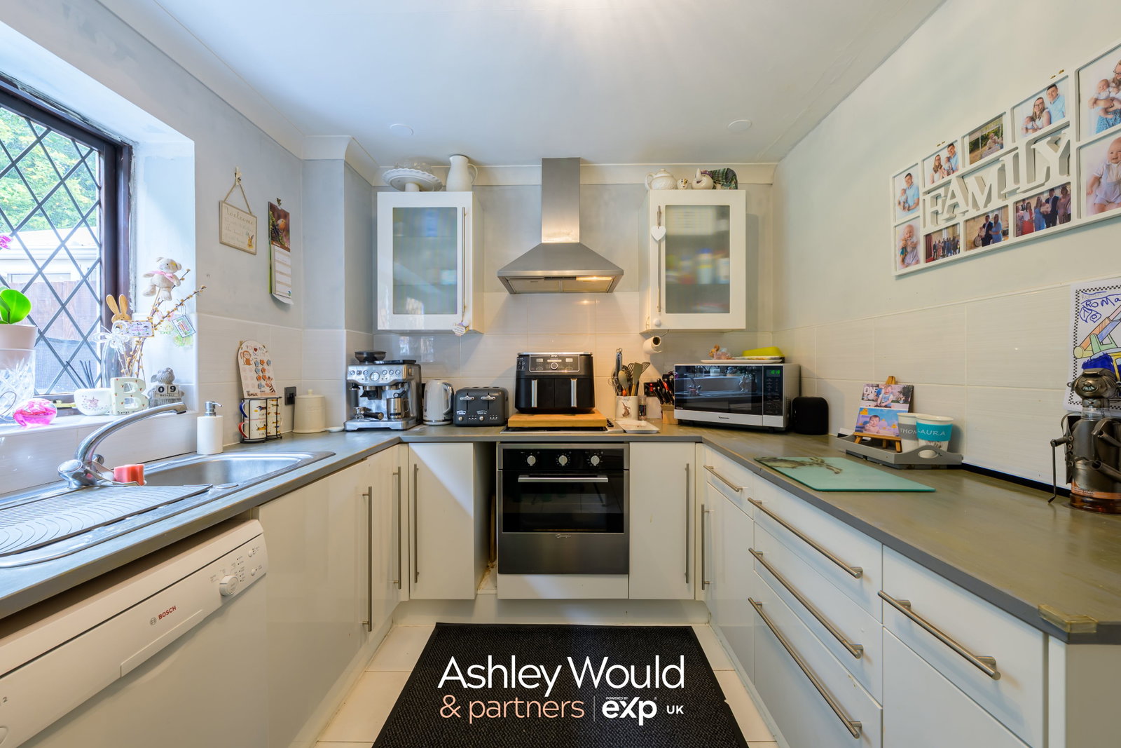 Semi Detached House for sale in Bromsgrove, Knowesley Close, Bromsgrove, B60 2RG