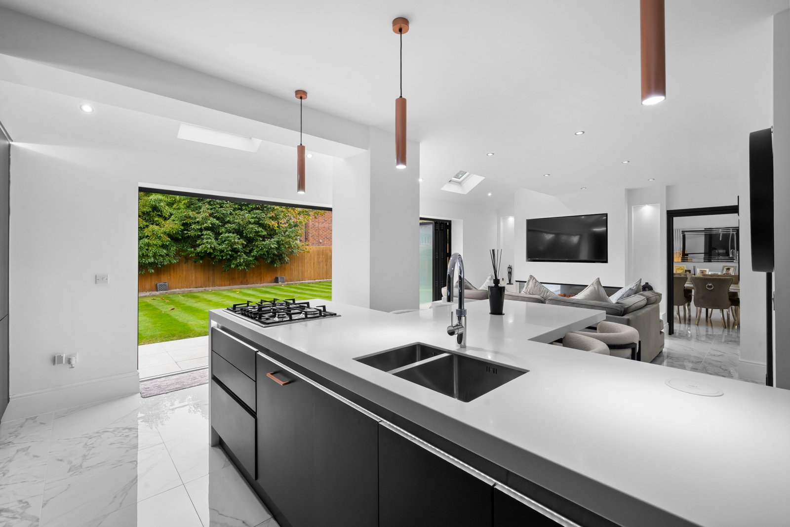 Detached House for sale in Liverpool, Heath Road, Allerton. L19 4AB, 2379 m²