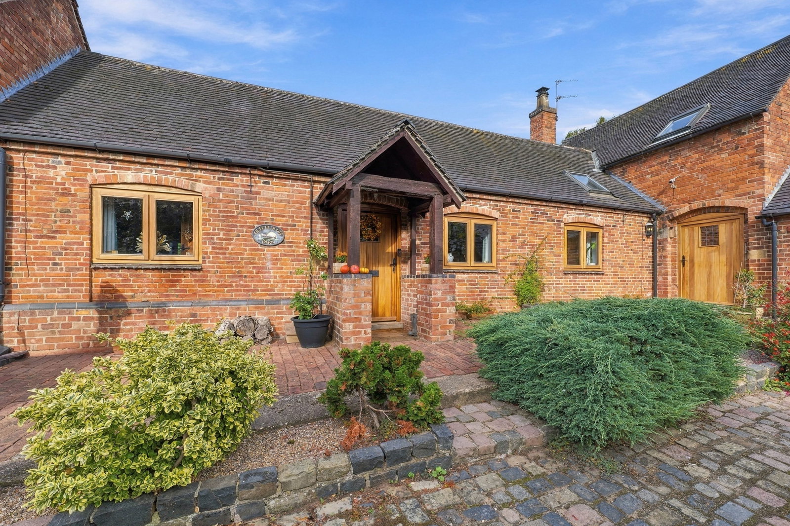 Barn Conversion for sale in Loughborough, Old Plough Barn, Town End Court, Main Street, West Leake, Loughborough, LE12 5RF, 2420 m²