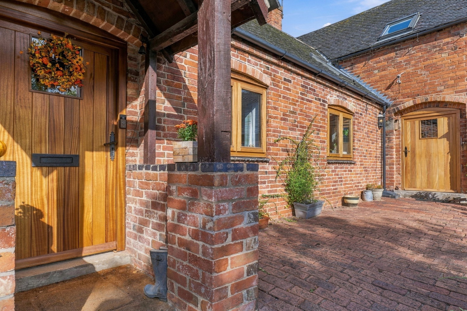 Barn Conversion for sale in Loughborough, Old Plough Barn, Town End Court, Main Street, West Leake, Loughborough, LE12 5RF, 2420 m²