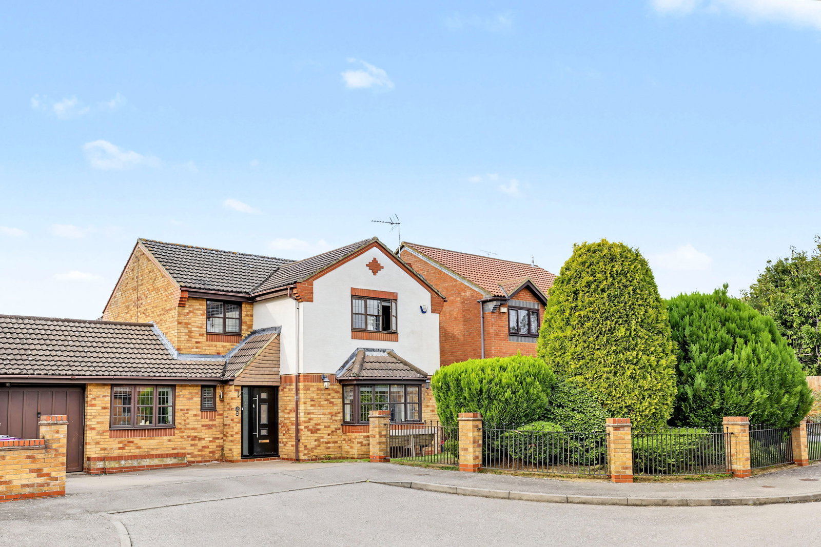 Detached House for sale in Bishop's Stortford, Blair Close, Bishop's Stortford, CM23 4PR, 1379 m²