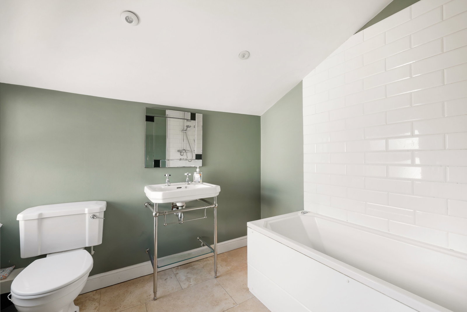 Terraced House for sale in Colchester, Crowhurst Road, Colchester, CO3 3JW, 920 m²