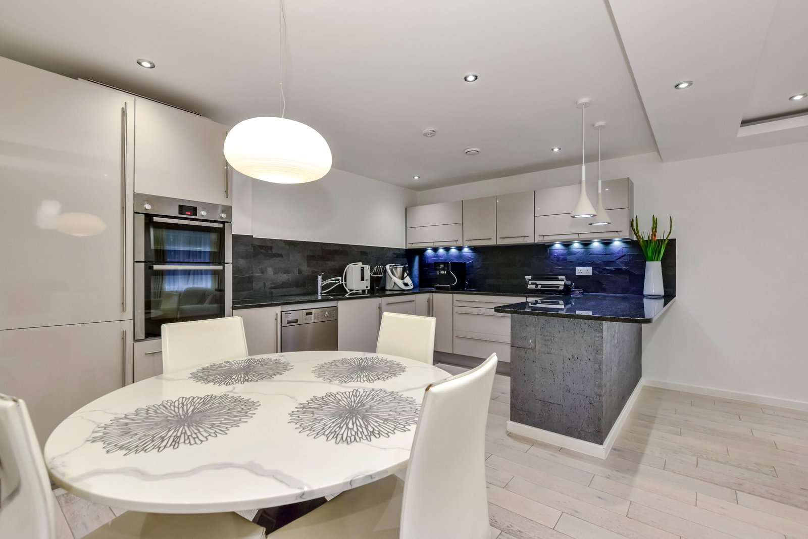Apartment for sale in Watford, Colnhurst Road, Watford, WD17 4BW