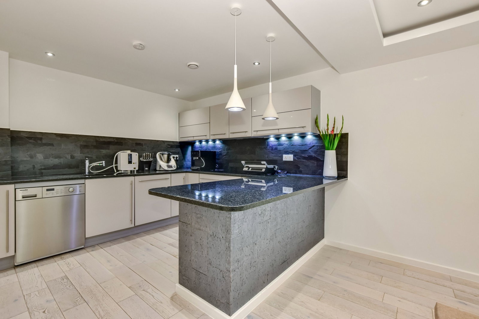 Apartment for sale in Watford, Colnhurst Road, Watford, WD17 4BW