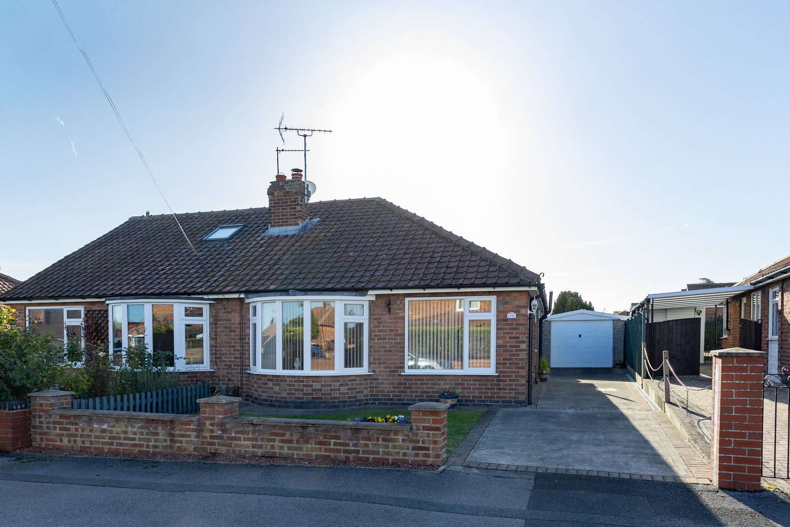 Semi Detached Bungalow for sale in York, Lyndale Avenue, York, YO10 3QB, 966 m²