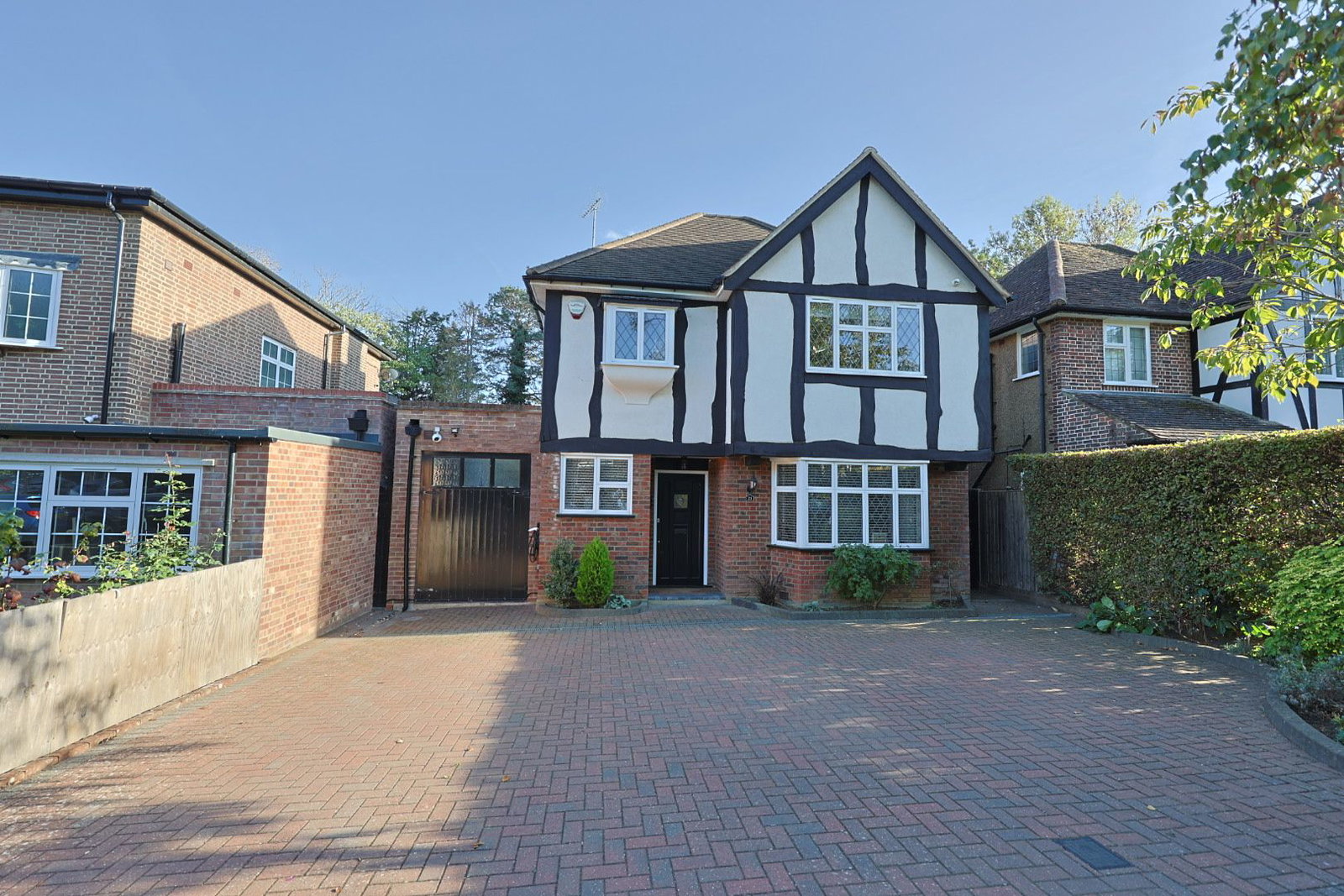 Detached House for sale in Edgware, Chestnut Avenue, Edgware, HA8 7RA, 2296 m²