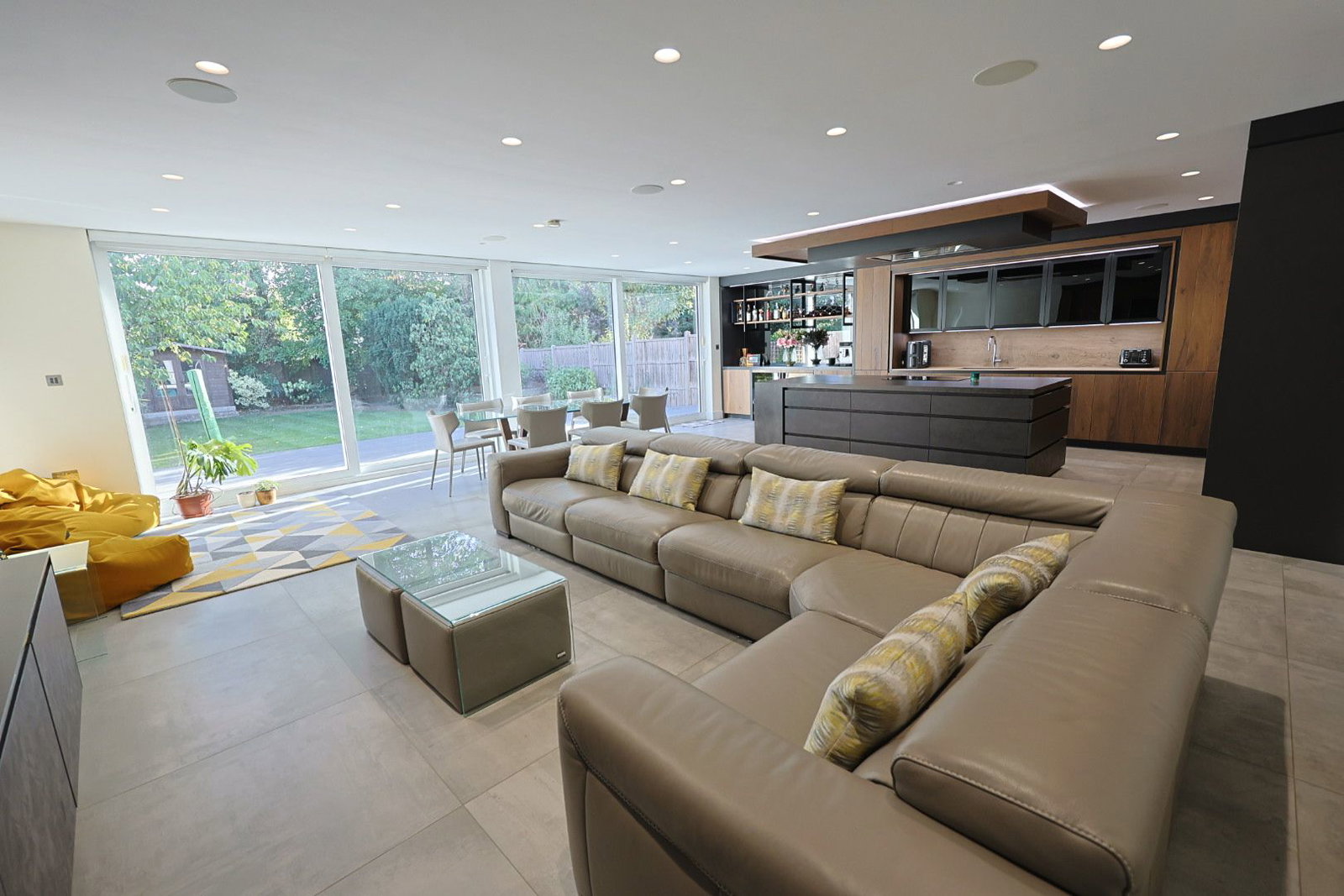 Detached House for sale in Edgware, Chestnut Avenue, Edgware, HA8 7RA, 2296 m²