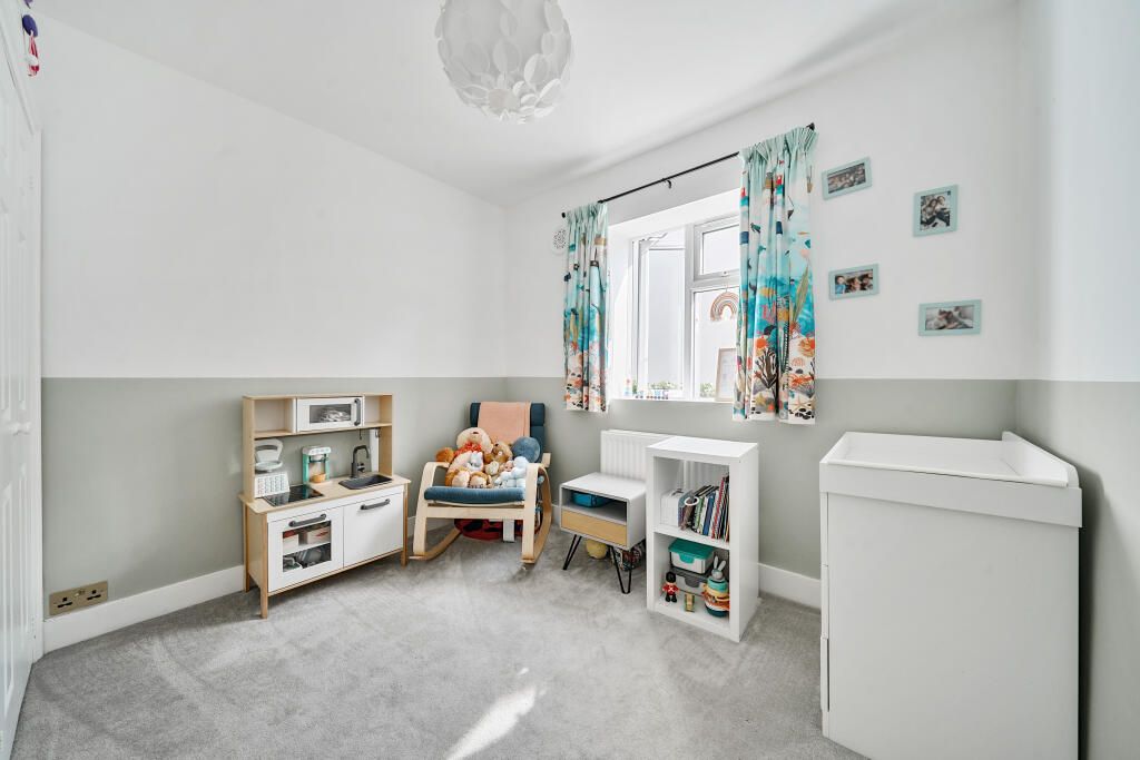 Flat for sale in London, Warwick Road, London, N11 2TX, 643 m²