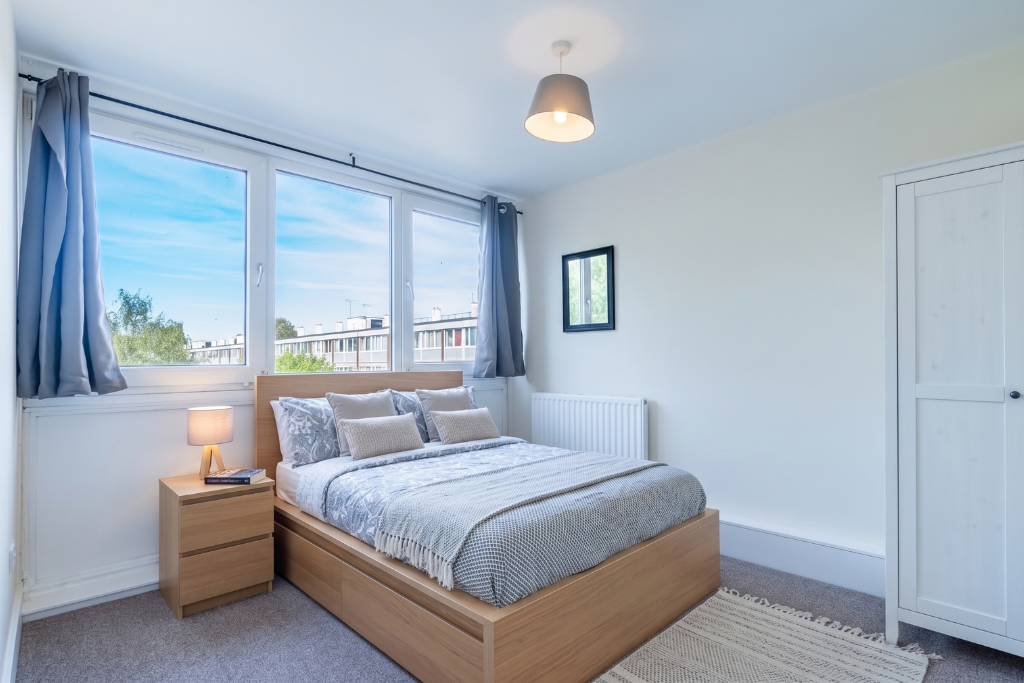 Flat for sale in London, Ibsley Gardens, London, SW15 4LU, 853 m²