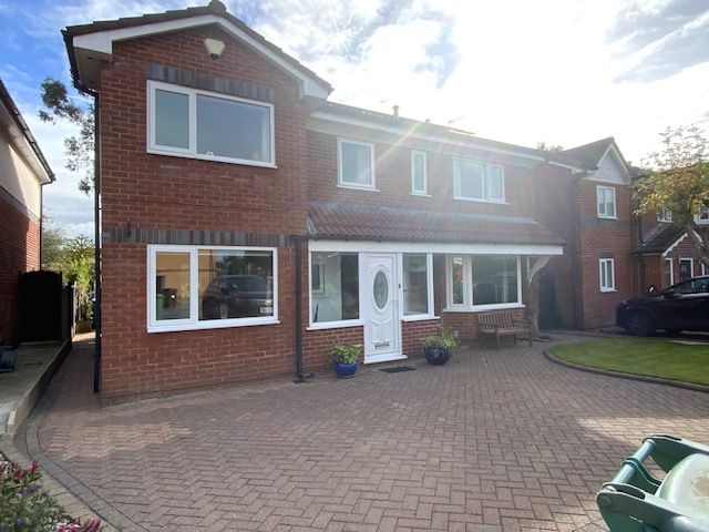 Detached House for sale in Bury, Marlborough Close, Ramsbottom, Bury, BL0 9YU