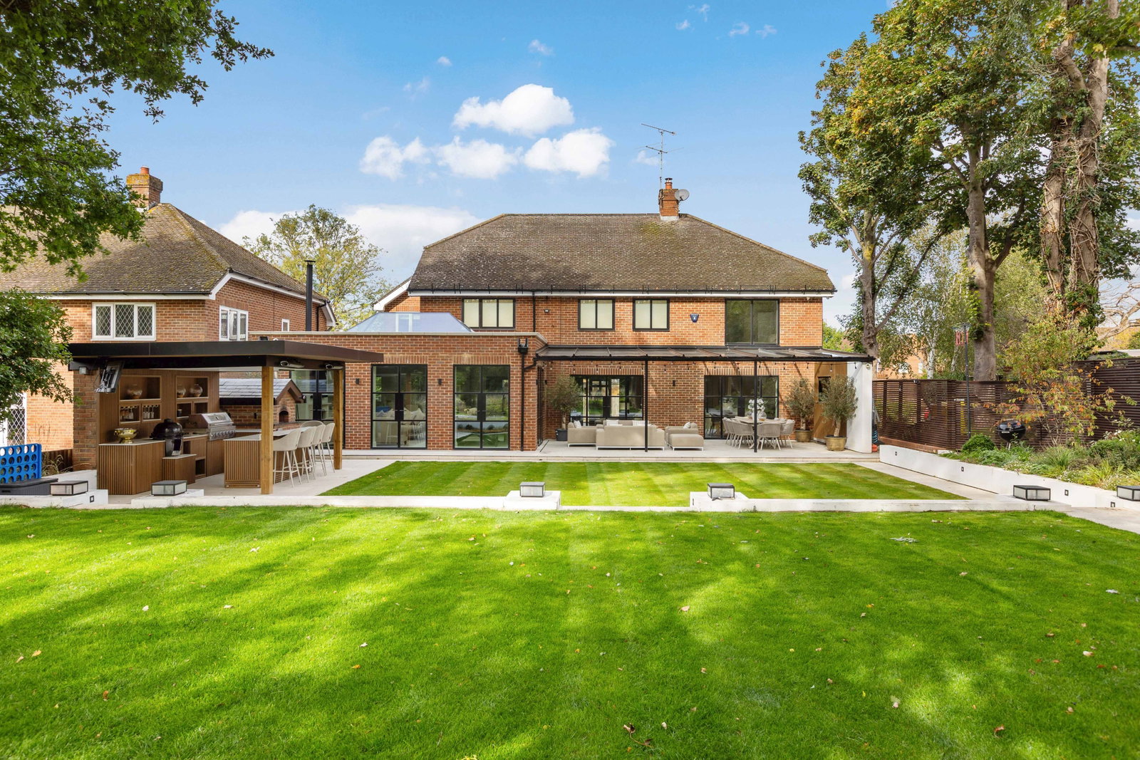 Detached House for sale in Stevenage, Chestnut Walk, Old Town, Stevenage, Hertfordshire, SG1 4DD