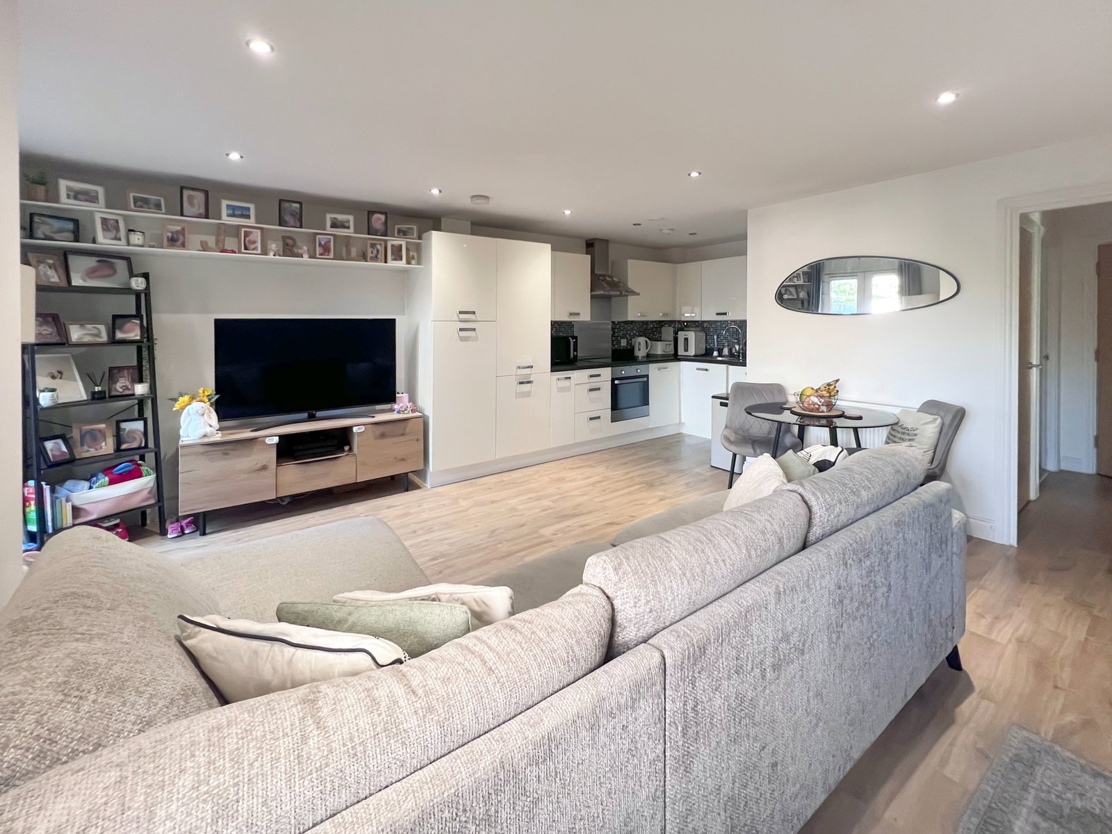 Apartment for sale in Hornchurch, Stafford Avenue, Hornchurch, RM11 2FA