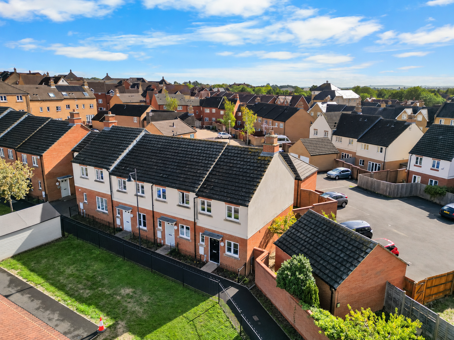 End Of Terrace House for sale in Swindon, Fenby Place, Swindon, SN25 2NG