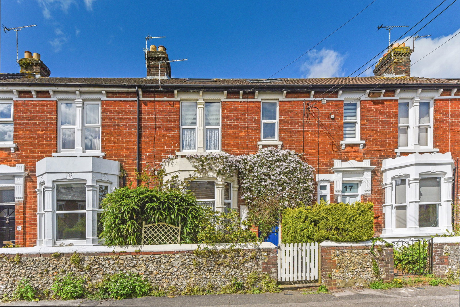 Terraced House for sale in Petersfield, Osborne Road, Petersfield, GU32 2AE, 1397 m²