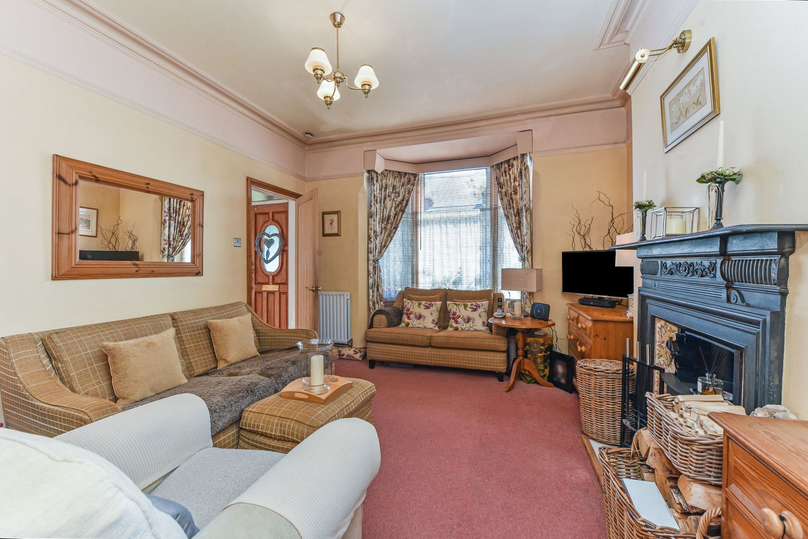 Terraced House for sale in Petersfield, Osborne Road, Petersfield, GU32 2AE, 1397 m²
