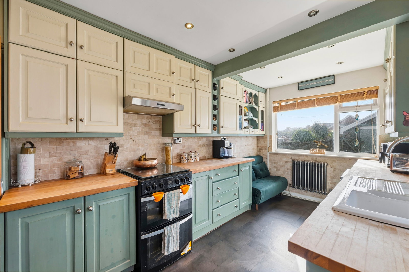 Semi Detached House for sale in Swansea, West Cross Lane, West Cross, Swansea, SA3 5NG, 1332 m²