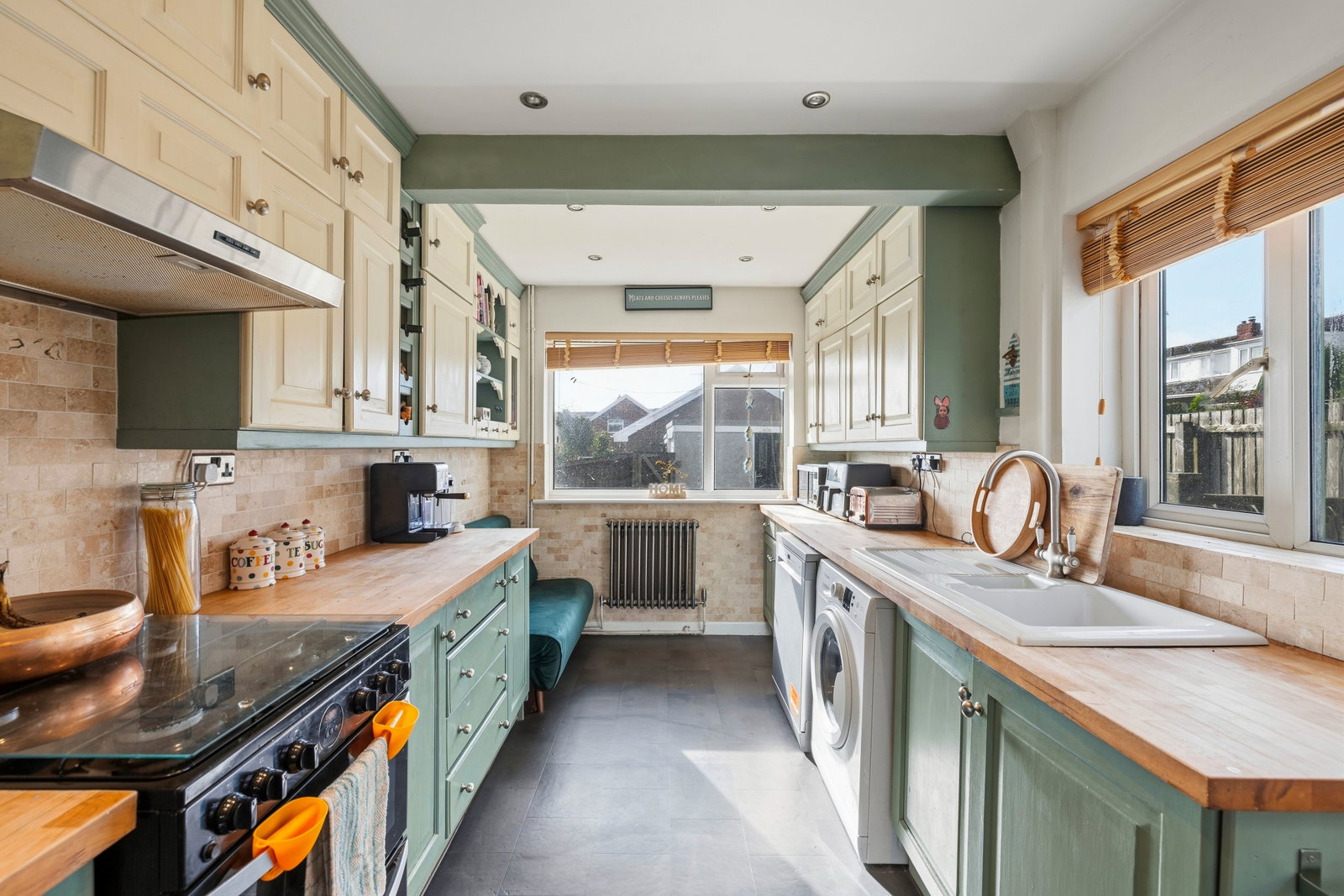 Semi Detached House for sale in Swansea, West Cross Lane, West Cross, Swansea, SA3 5NG, 1332 m²