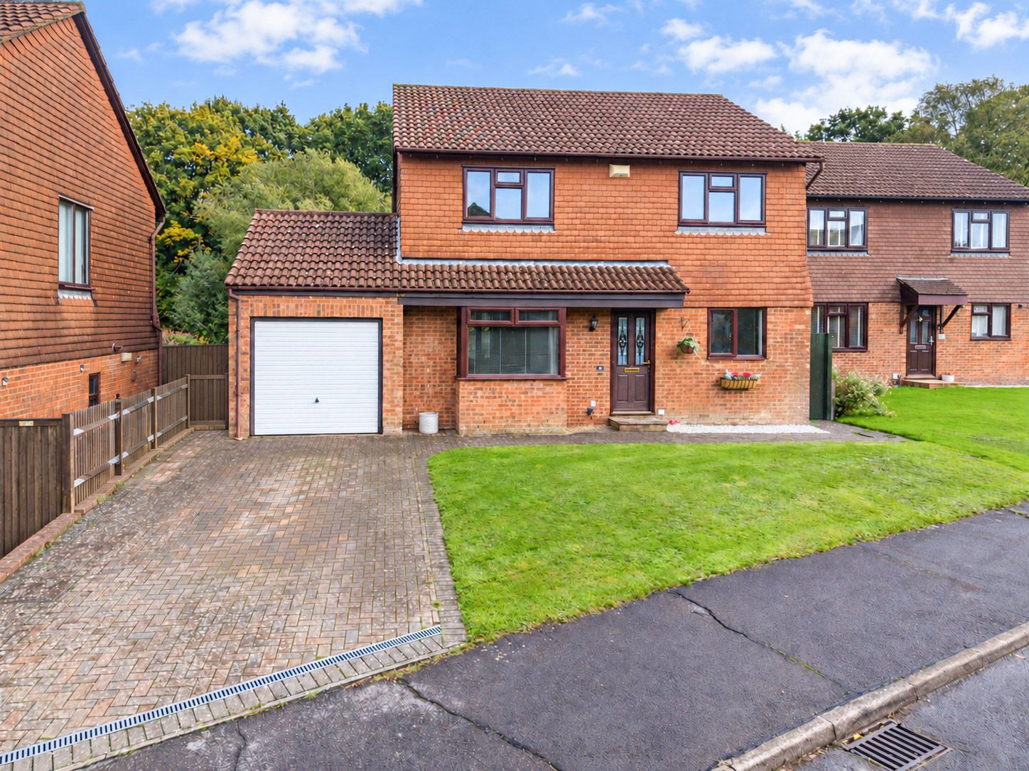 Detached House for sale in Crowborough, Simons Close, Crowborough, TN6 2XU