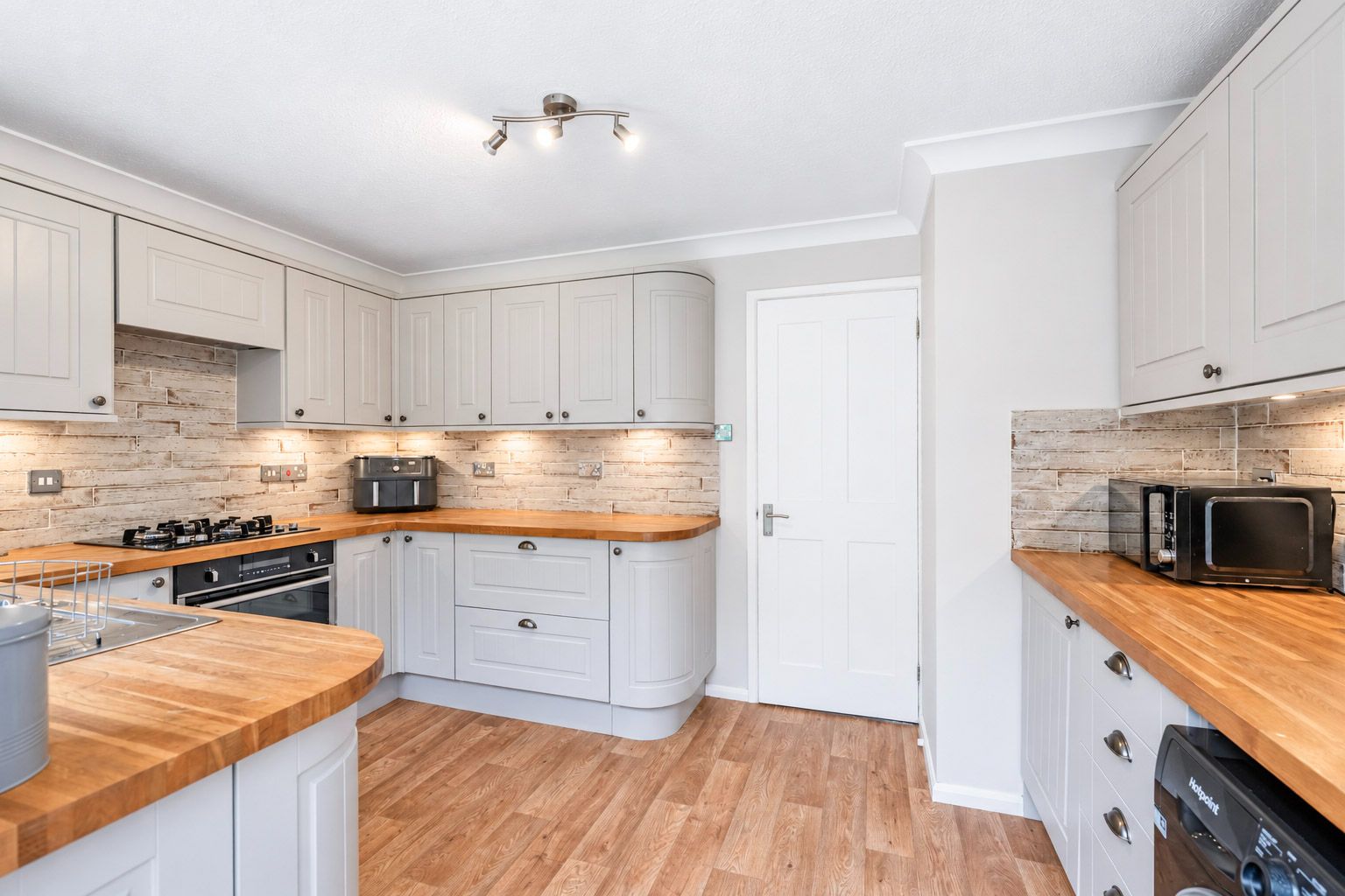 Detached House for sale in Crowborough, Simons Close, Crowborough, TN6 2XU