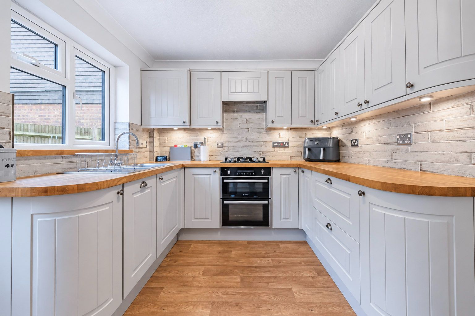 Detached House for sale in Crowborough, Simons Close, Crowborough, TN6 2XU