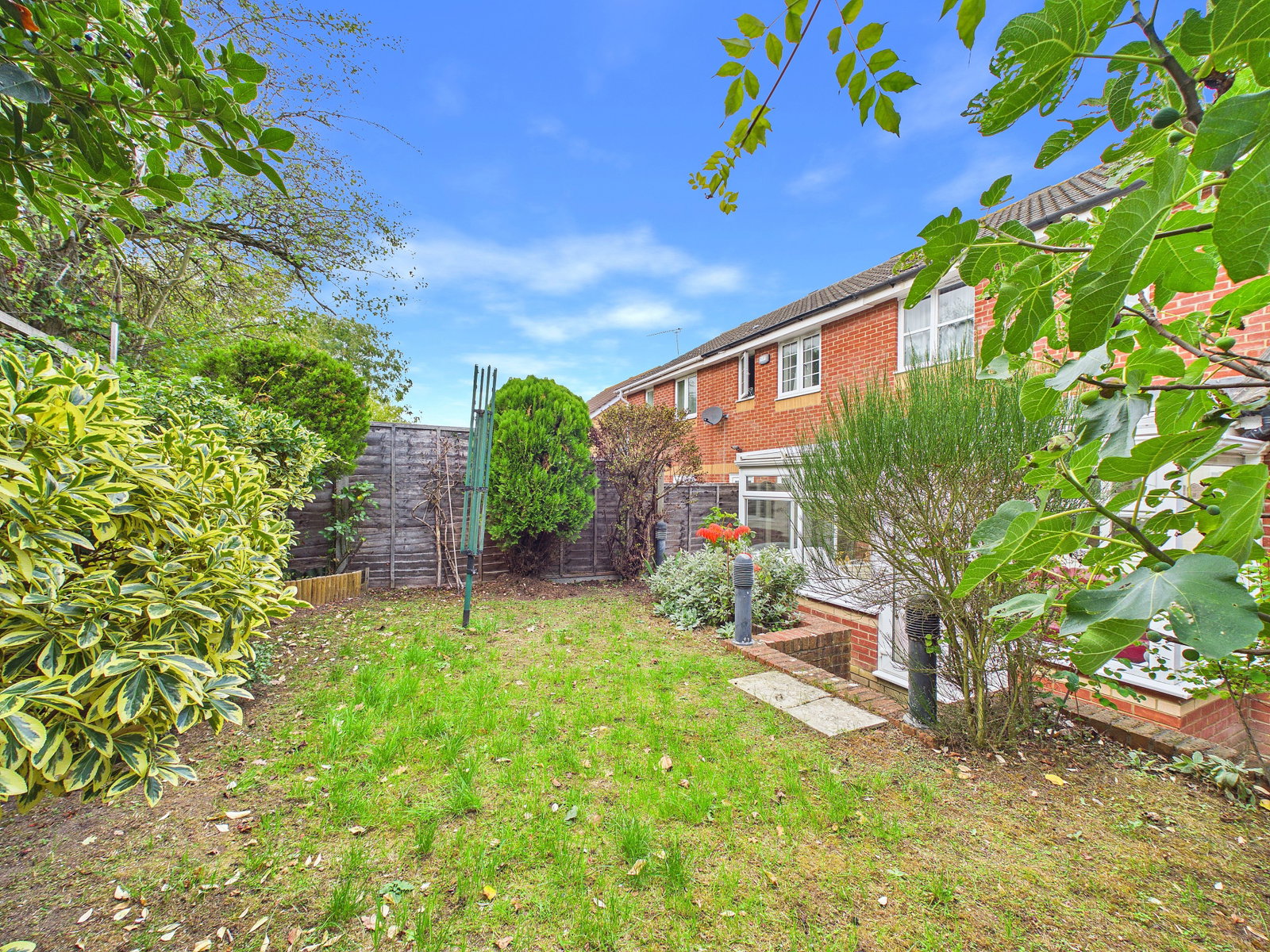 End Of Terrace House for sale in Harlow, Corner Meadow, Harlow, Essex, CM18 7JN