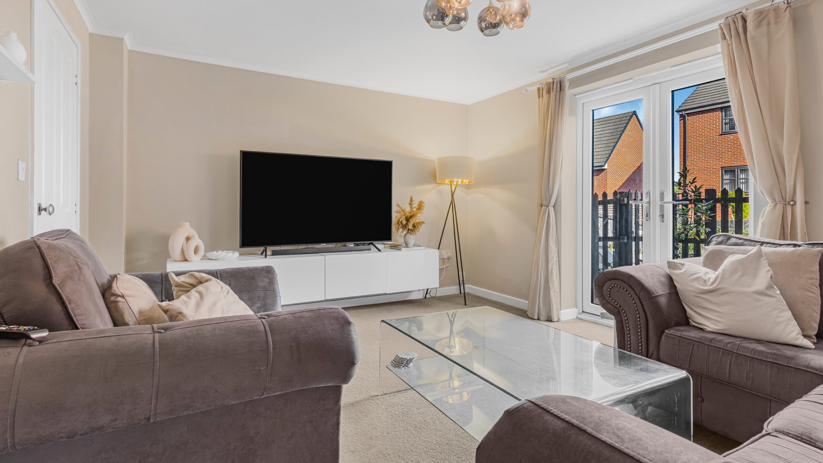 Semi Detached House for sale in Walsall, 42 Turnstone Road, Walsall, WS3 1EQ, 1113 m²