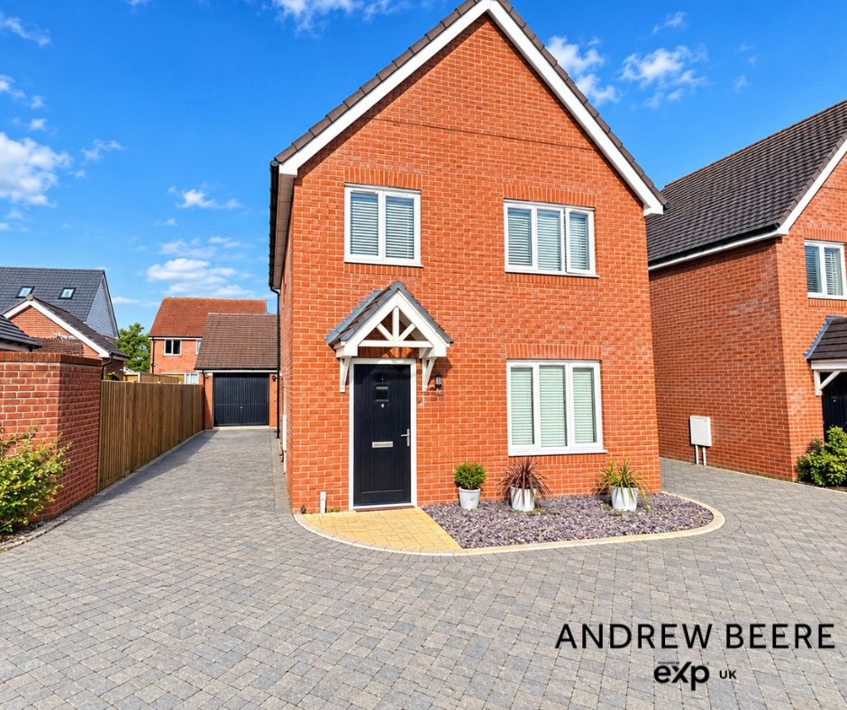 Detached House for sale in Ashford, Tylle Place, Sellindge, Ashford, TN25
