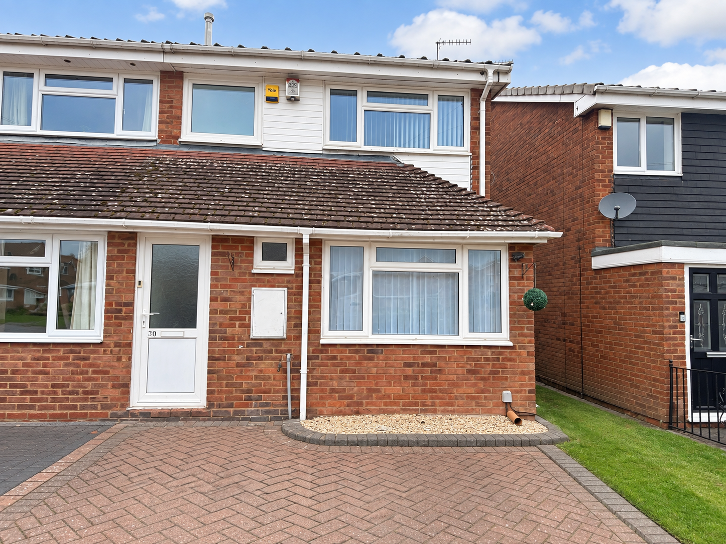 End Of Terrace House for sale in Birmingham, Pinewood Drive, Birmingham, B32 4LD